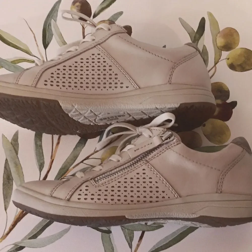 EARTH ORIGINS Etta Leather Sneakers